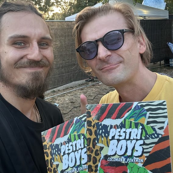 Limitku 40 očíslovaných CDs najdeš na Uprising shopu! We are Pestrí boys! Meet and greet sobota 20:30 na Uprising shopu, live sobota 20:30 Jama levova stage! @uprising_festival @generalpoky @lukie_forward